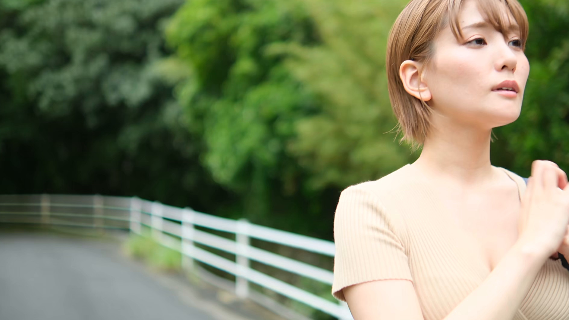 触れると熱い 朝比奈祐未